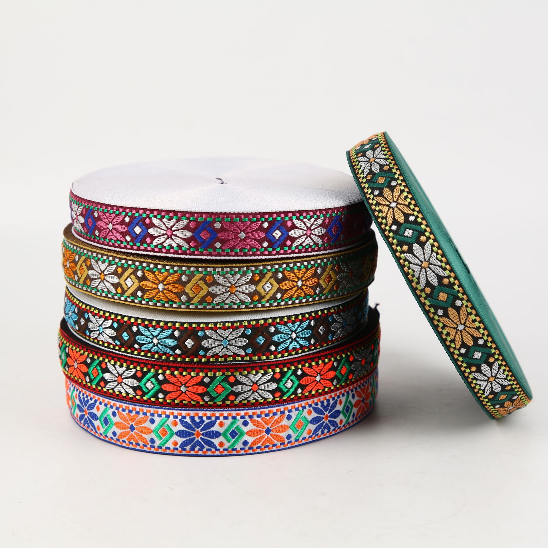 Wholesale of 2.5 cm ethnic-style jacquard ribbons, hair accessories, headwear, ethnic webbing and ethnic clothing accessories in stock details Picture
