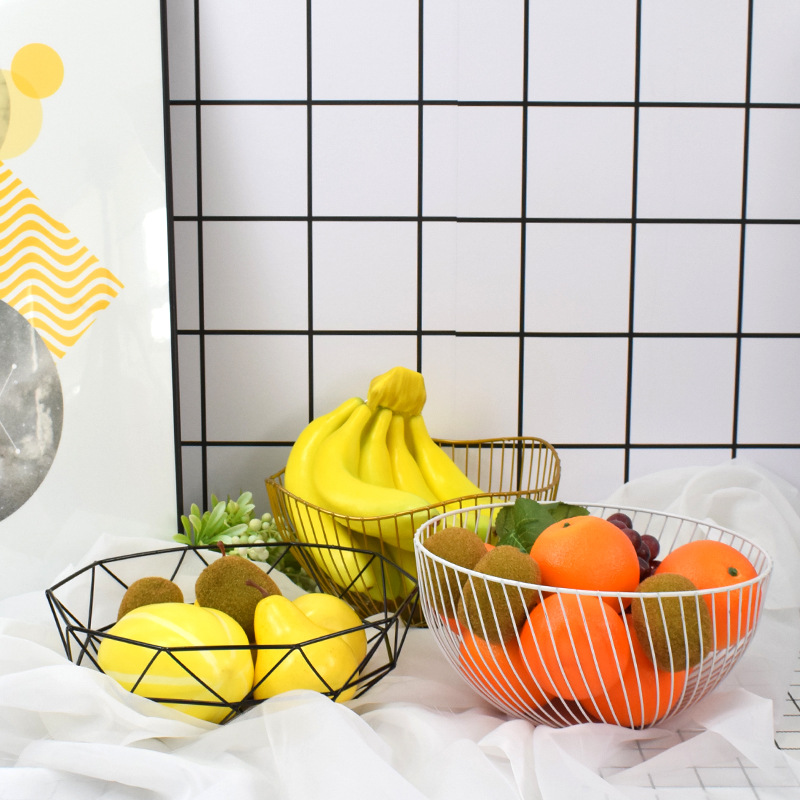 Nordic-style iron wire fruit basket, creative lotus leaf irregular edge, simple modern iron work fruit basket, snack and fruit plate Application Scenario