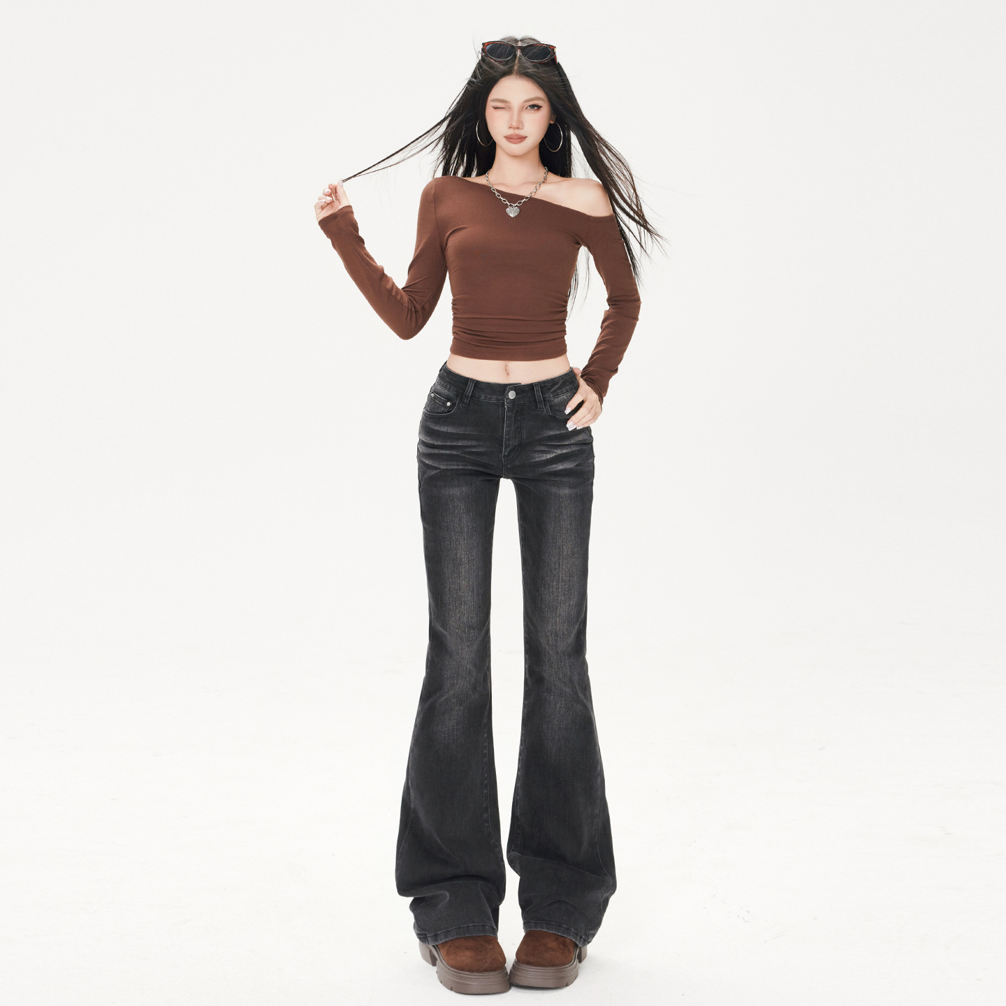 American retro style, heavily crafted washed fur and beard, narrow stretch straight-leg jeans for women details Picture