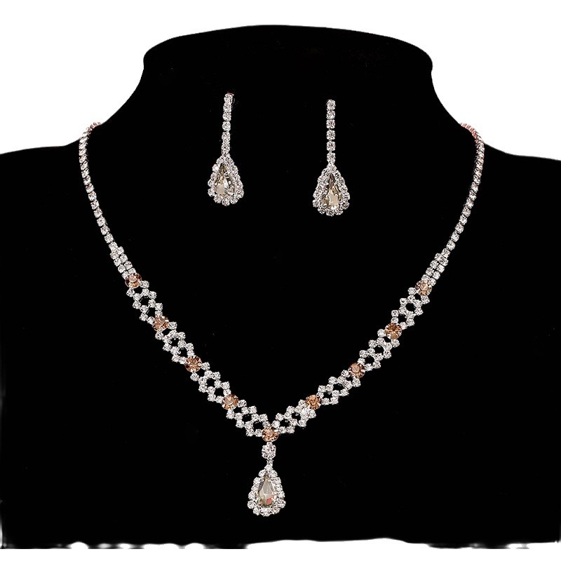 Cross-border best-selling exquisite claw chain necklace, earring set, two-piece set, water drop neck chain, collarbone chain, dinner accessories for women Item Picture