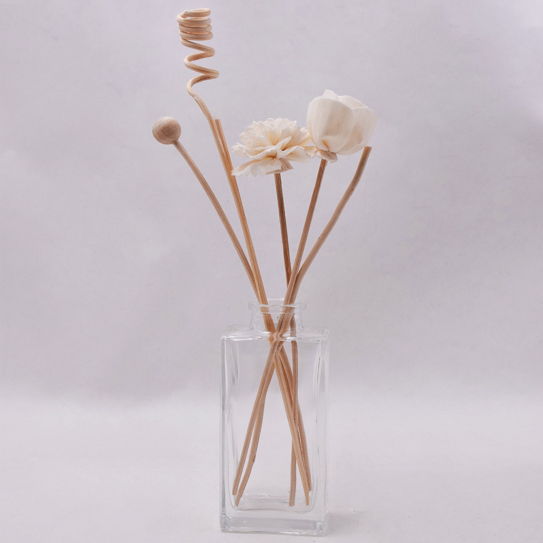 A combination of tugwort flower, flameless aromatherapy accessories, leaf vein flowers, dried flowers, vines and rattan bulbs for decoration Item Picture
