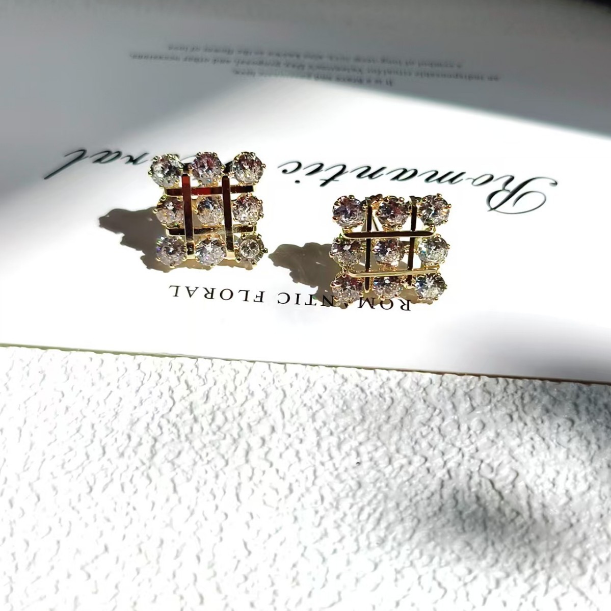 High-end and luxurious zircon square stud earrings for women, trendy and individualistic silver needle earrings, 2023 new style details Picture