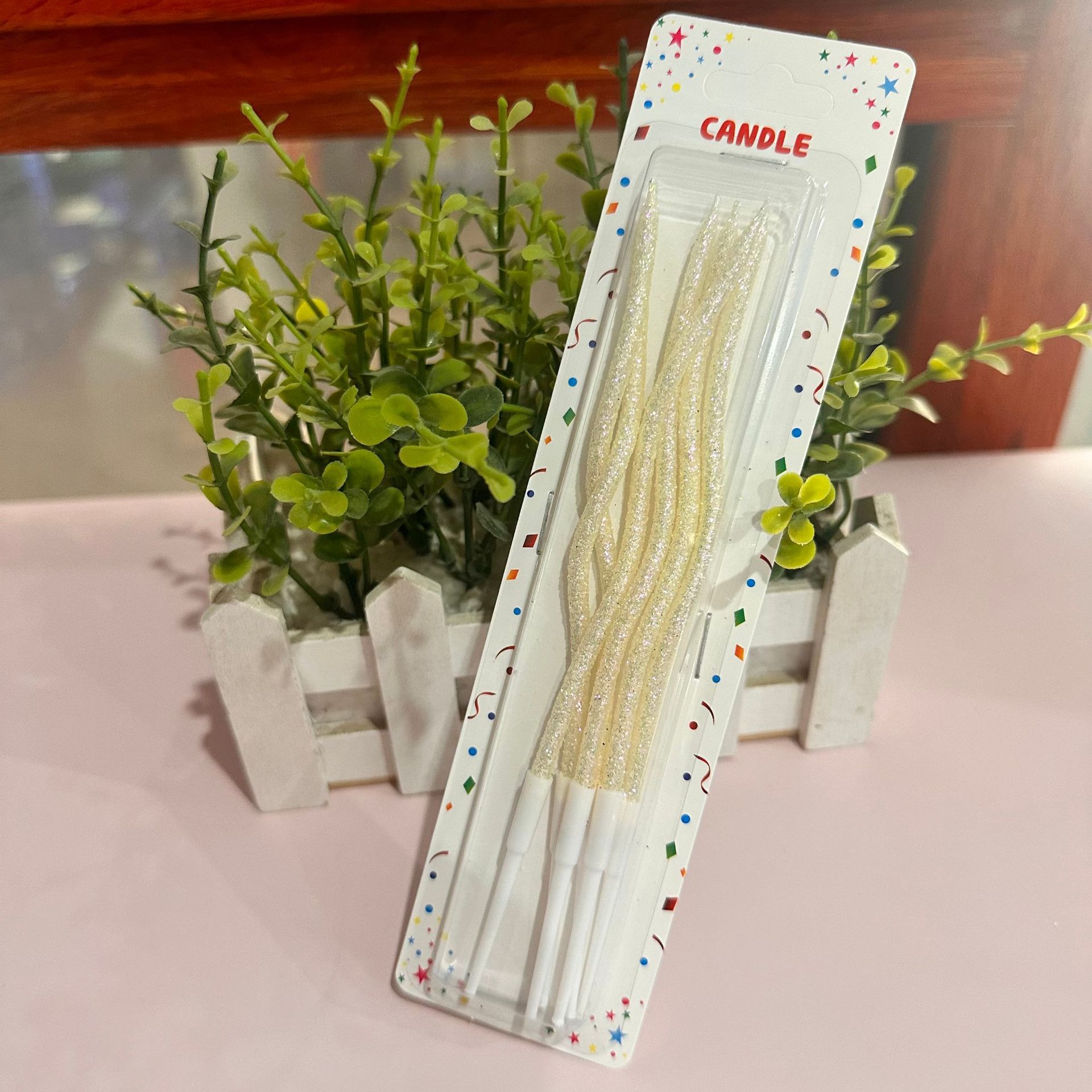 Creative colorful spiral gold-plated curve birthday candles, butter lamps for party atmosphere decoration, birthday cake details Picture