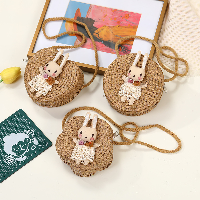 Niños dibujos animados conejo hierba tejida mochila pequeña niña bebé salir bolsa crossbody niños al aire libre viaje cero billetera Application Scenario