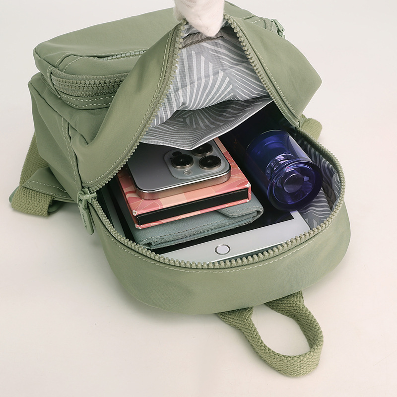 Oxford Cloth backpack for women, new large-capacity lightweight schoolbag, travel student backpack Application Scenario