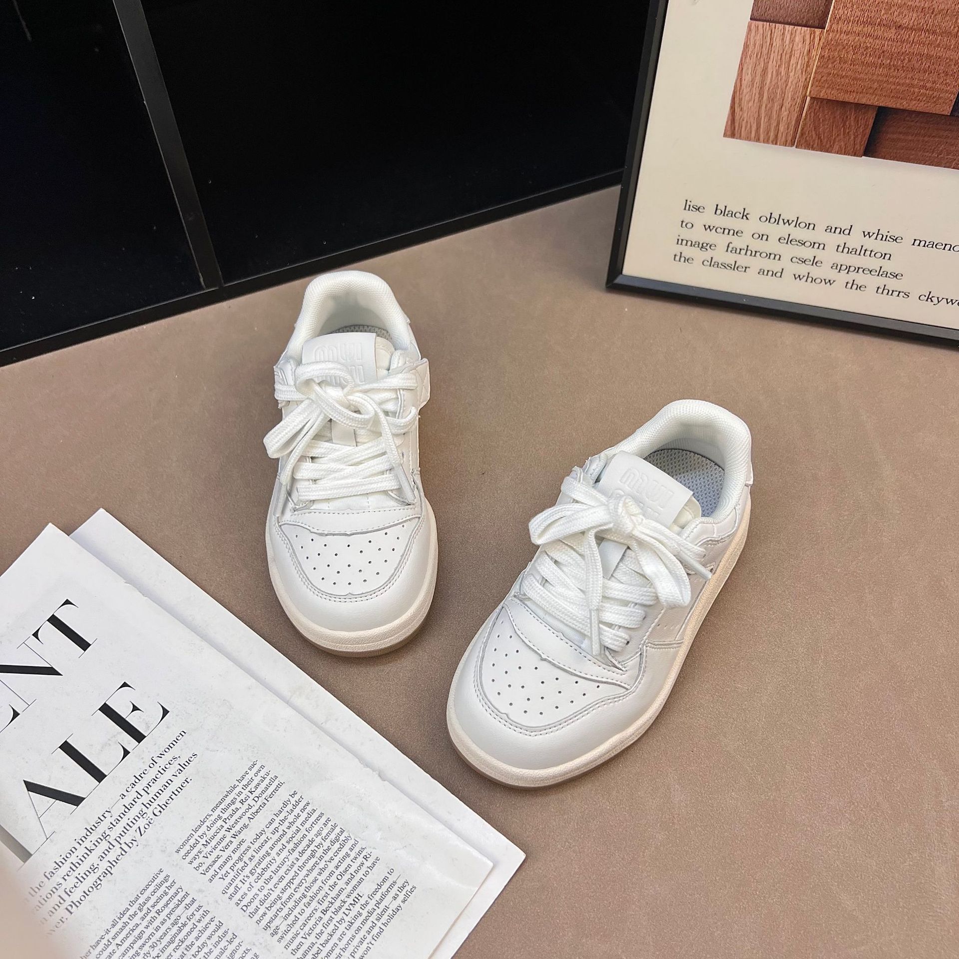 Children's shoes 2026 Spring New style Children's fashion low-top board shoes Korean version boys' and girls' soft-soled student white shoes Application Scenario