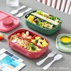 This large-capacity, simple, compartments, snap-on lunch box for office workers and student lunch box can be heated in a microwave oven with tableware included Application Scenario