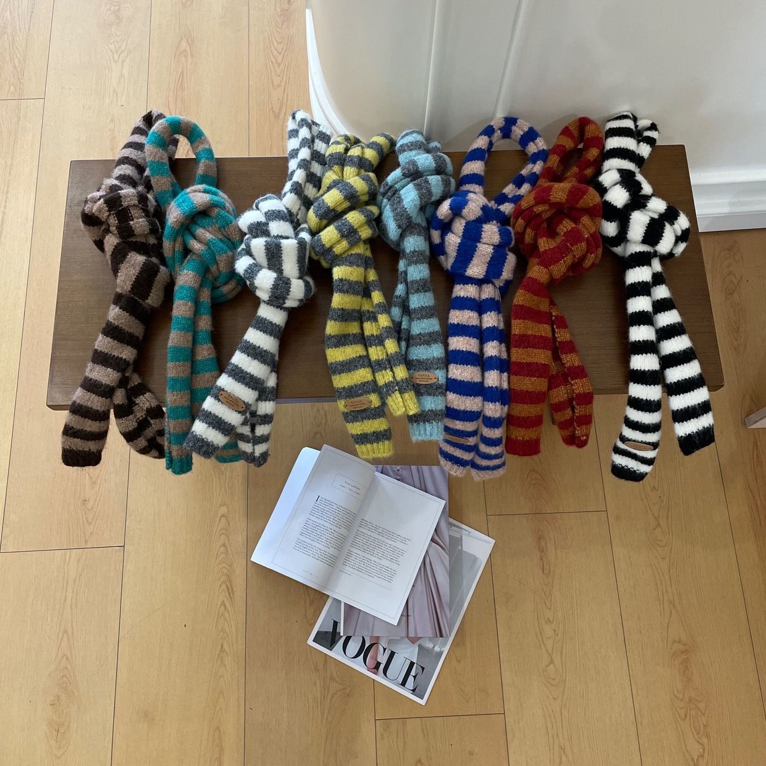One-piece consignment Korean-style niche knitted color-blocked scarves for women, fashionable Y2k, long wool blend, versatile and layered. Cross-border street stall wholesale Application Scenario