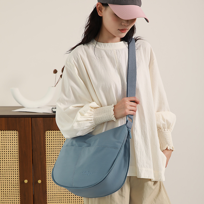 Nueva dama al aire libre casual una bolsa de hombro bolsa de dumpling de gran capacidad bolsa crossbody de viaje portátil details Picture