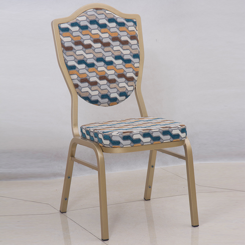 Star Wholesale metal hotel banquet chairs and dining chairs can be equipped with chair covers. They are universal for hotel and restaurant tables and chairs
