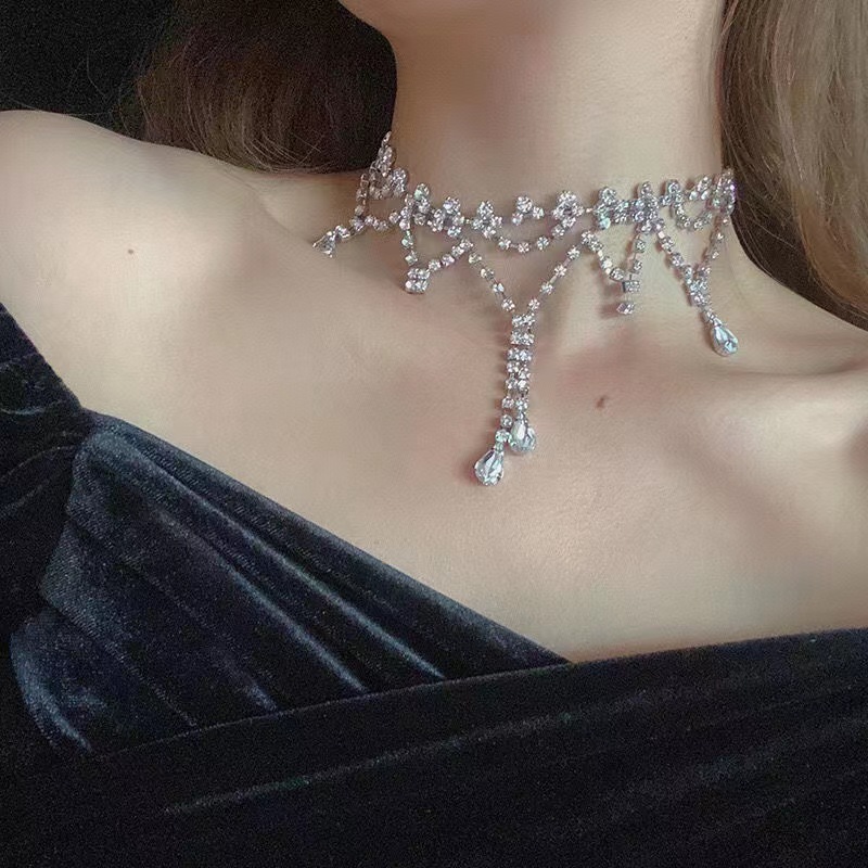 新品爆款新娘欧美跨境首饰批发璀璨水钻网红时尚银色套装项链耳环细节图