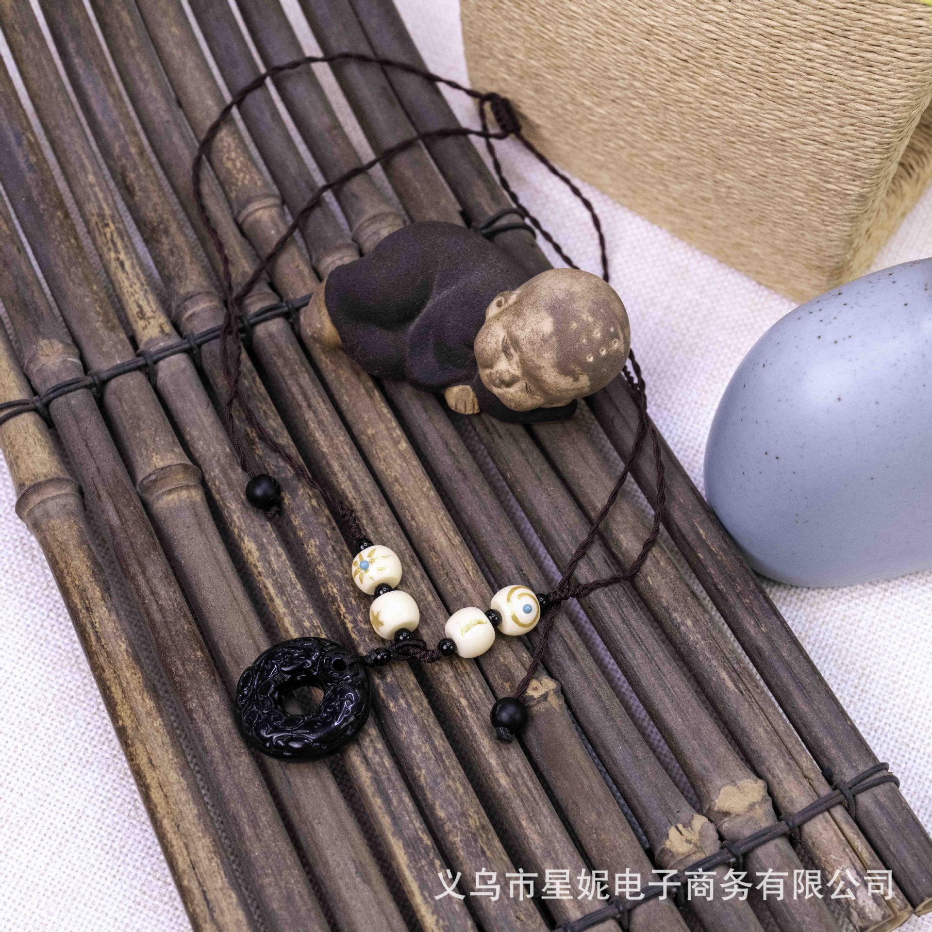 Acorn-shaped pendant necklace, pearl lanyard, short and elegant jewelry for women, classic accessory Specification image