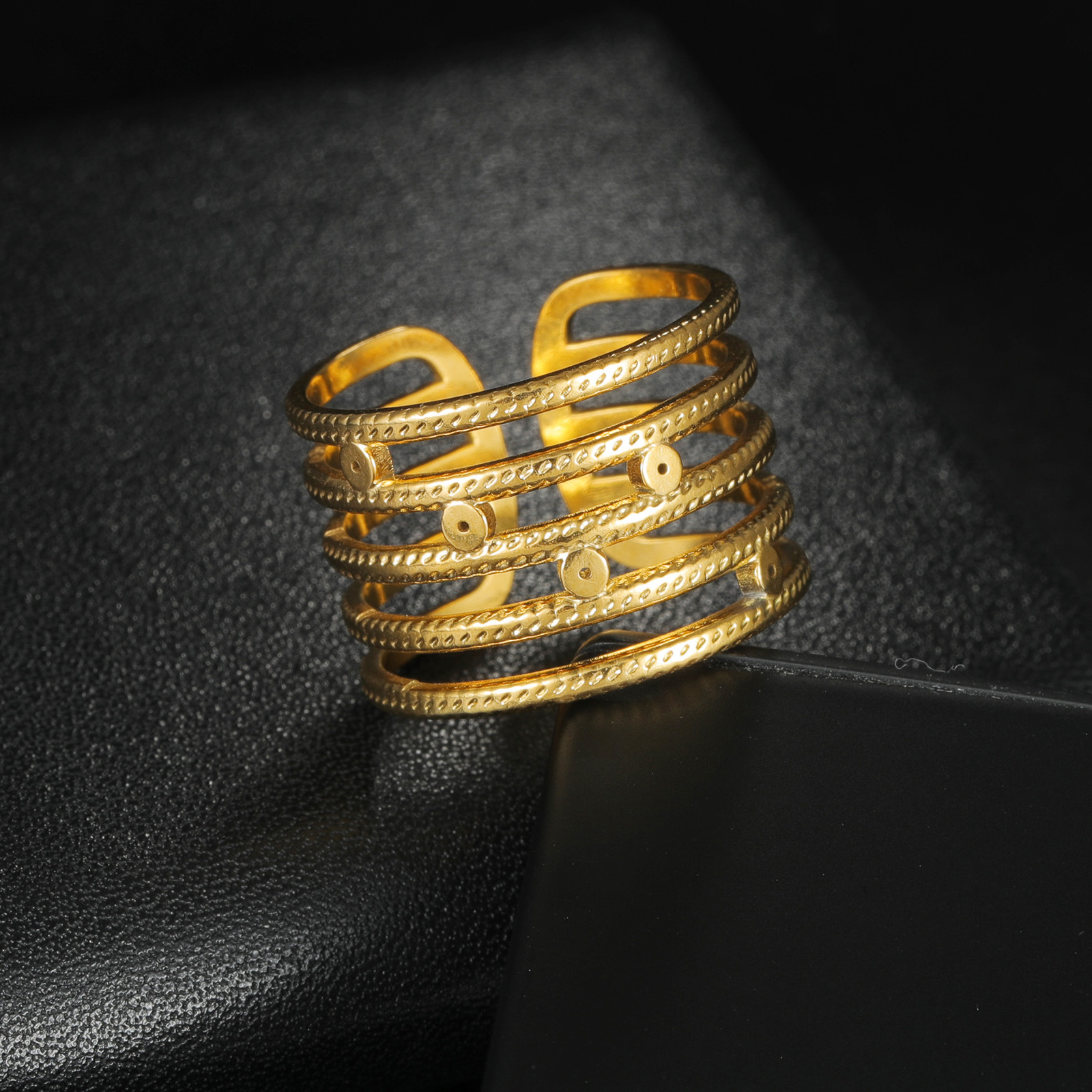 Amazon cross-border fashion women's simple geometric large ring, exaggerated style stainless steel open ring, no color fading Specification image