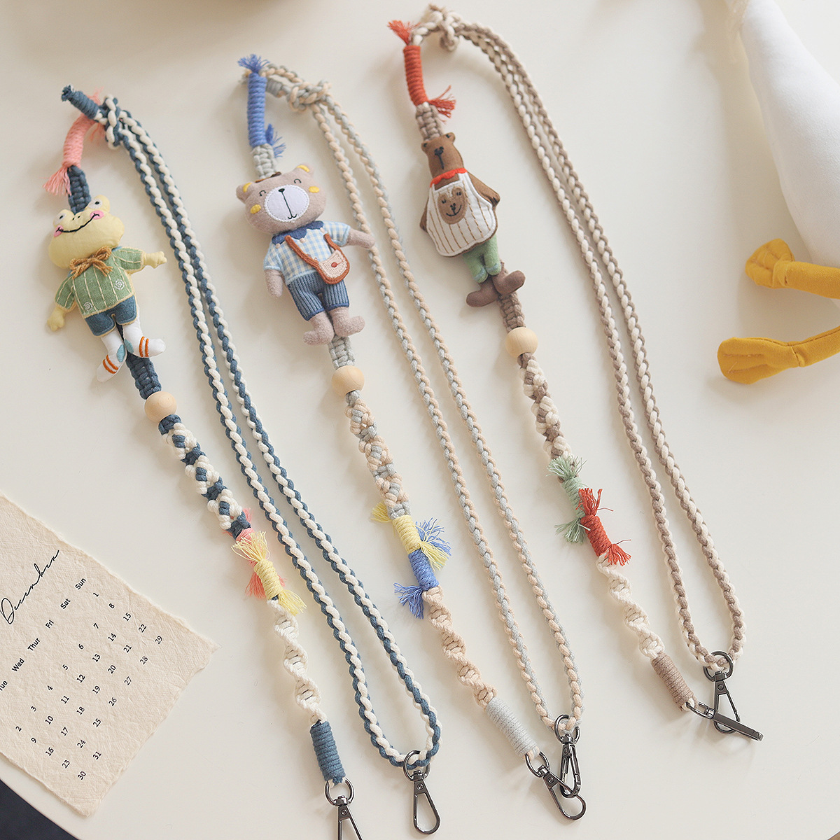Original design hand-woven mobile phone lanyard, animal figurine, long crossbody lanyard, anti-loss, adjustable length, shoulder strap for women