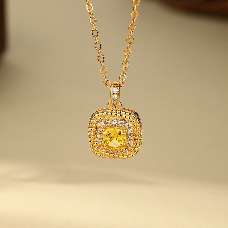 小方糖微镶锆石黄水晶项链 小红书同款铜镀金小众女式锁骨链