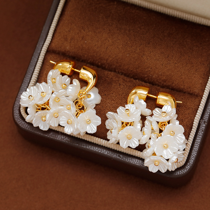 Live-streaming bestseller, super fairy-like shell flower earrings, a pair of high-end earrings that exude a fashionable and elegant goddess-like charm