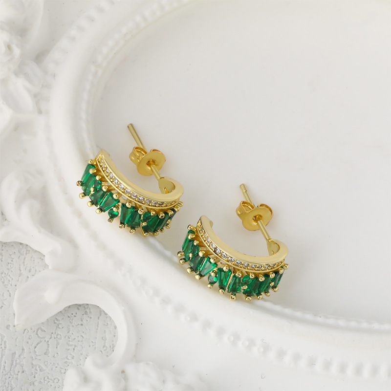 Classic women's fashion accessory: Green zircon C-shaped stud earrings, luxurious diamond-encrusted earrings, Valentine's Day gift for the party