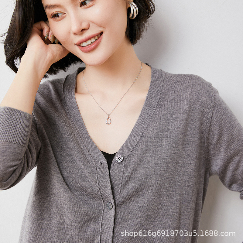 Merino fine-spun wool cardigan for women, paired with a thin sweater for a slimming and form-fitting spring and summer air-conditioned jacket Application Scenario