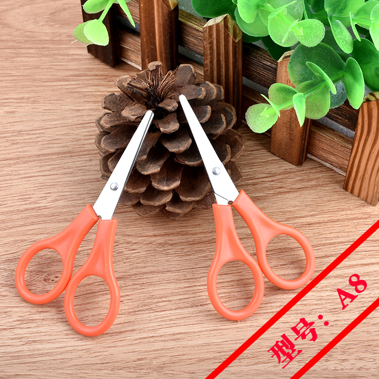 Wholesale of sewing kits, small scissors, stainless steel yarn shears, trimming scissors, bandage scissors, children's scissors, and small scissors in stock full figure