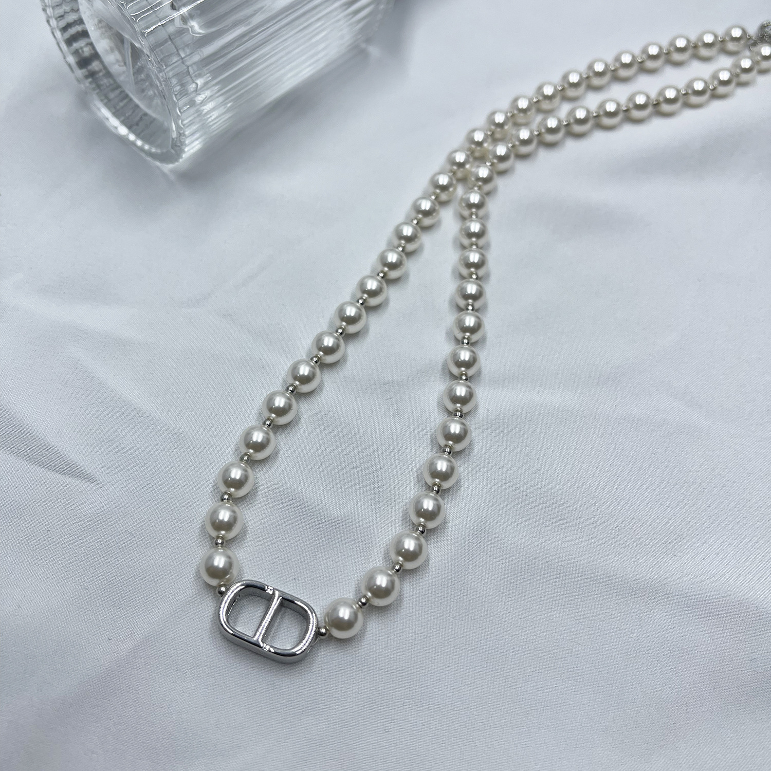 CD Shi Family Pearl Necklace for women, light luxury, simple collarbone chain, niche design, high-end feel, internet-famous pearl necklace Specification image