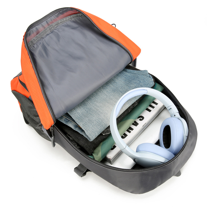 Yitu Outdoor Hiking Bag: Large-capacity, lightweight hiking fitness travel bag, hiking hiking bag, cross-border long-distance travel backpack with reduced load Application Scenario