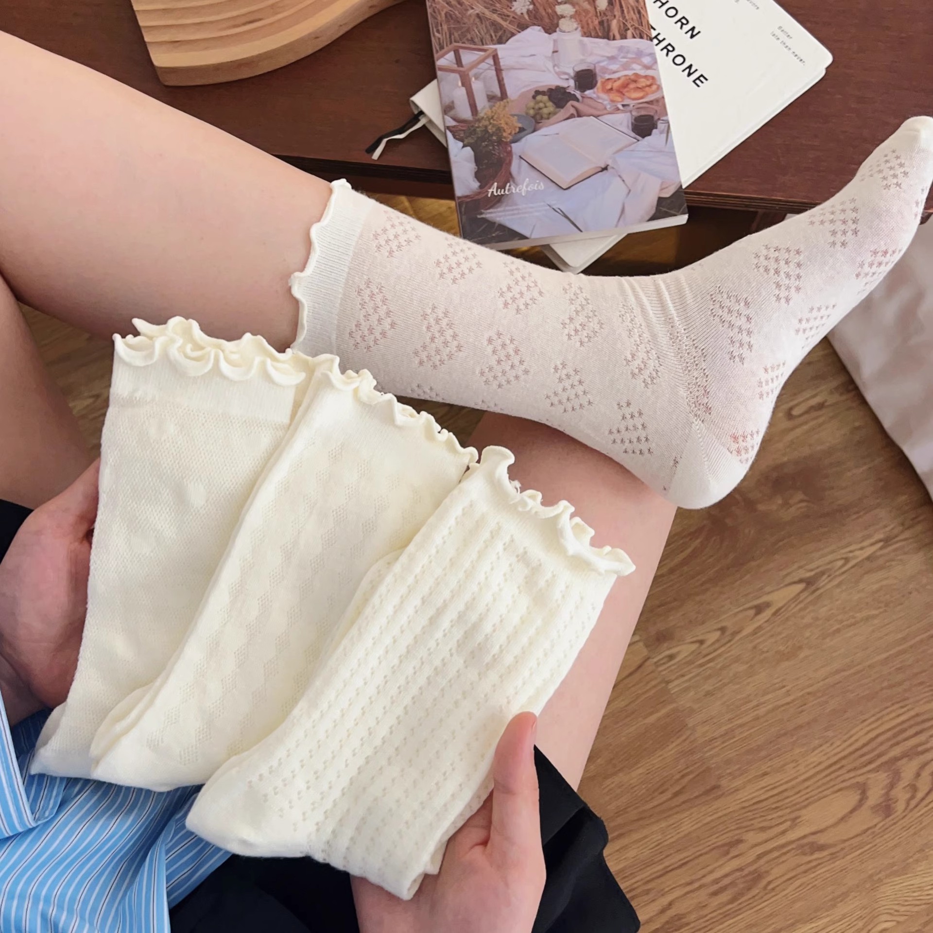 White black ear-rimmed jk women's mid-calf socks, ins trendy and versatile, summer thin Japanese-style cute pile long socks details Picture