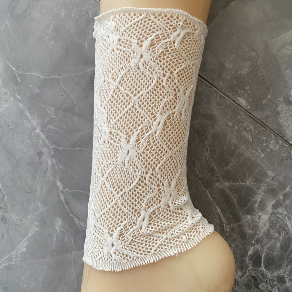 Changxin offers a wide range of wig and wig products for export to Europe and America, including head covers and palm socks details Picture