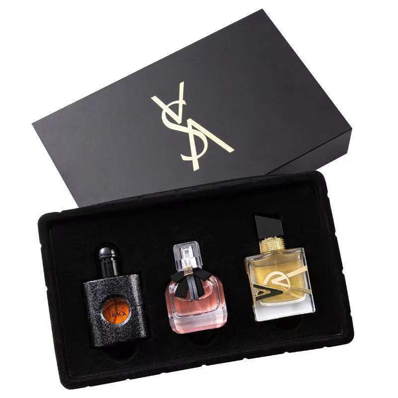 وقد عكست السيدة غراب السوداء، التي تحمل عنوان البث الحي، حقيبة عطور السيدة باريس Item Picture