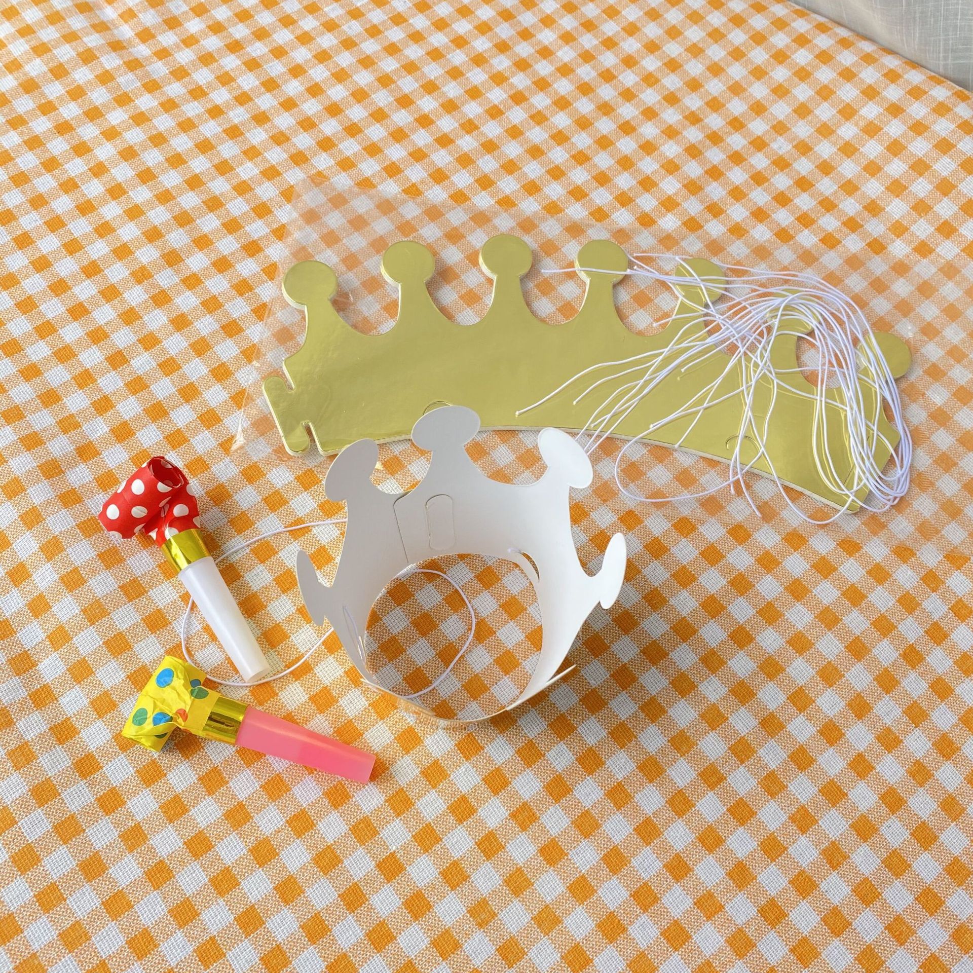 Mini gilded crown birthday hats, 10 sets of gold and silver small hats for children and adults, wholesale Application Scenario