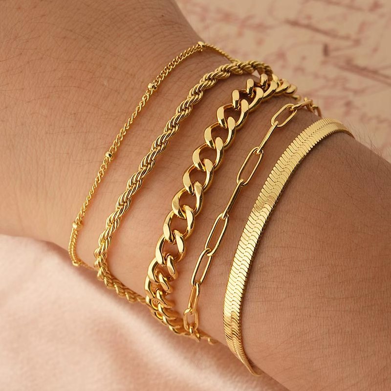 Factory direct sales of stainless steel gold-plated bracelets for women, fashionable and simple twist chains, European and American versatile jewelry wholesale full figure