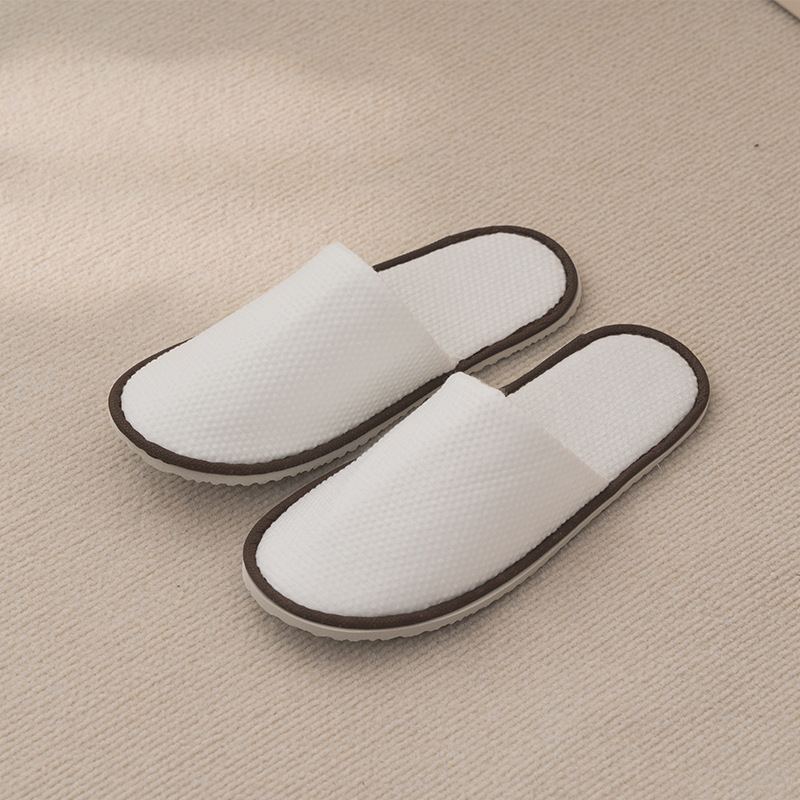Wholesale of cotton and soft fabric disposable slippers for hotels, home hospitality, all-season breathable, anti-slip thickened soles for homestays and hotels Application Scenario