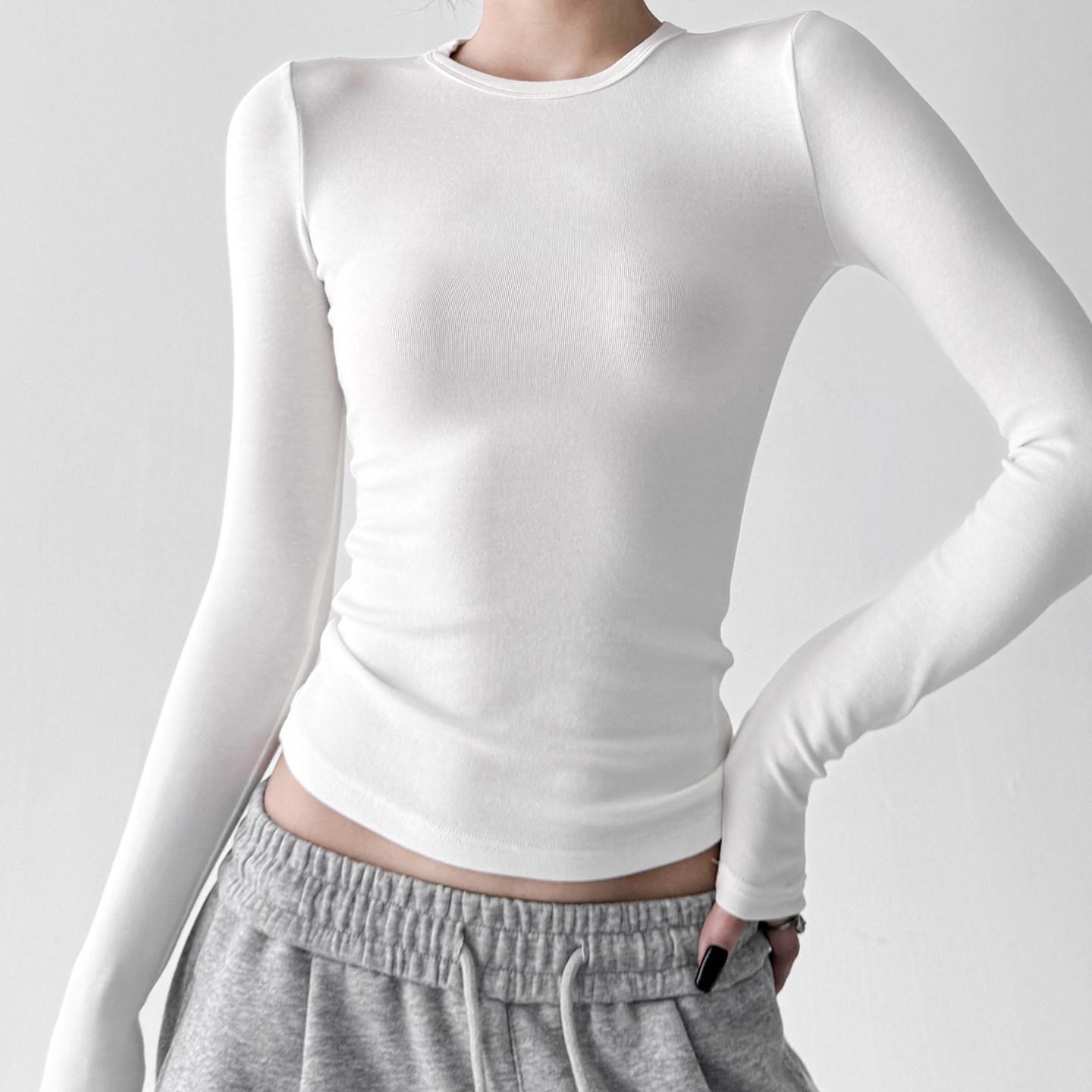 Tight-fitting base layer for women 2026 new autumn and winter hot girl top basic version, exquisite round-neck slimming shoulder T-shirt Item Picture