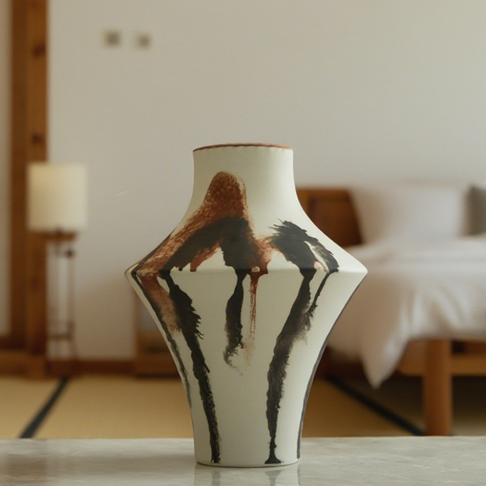 In 2025, designer soft furnishings are paired with ceramic vases, modern creative hand-painted color-blocked pattern decorative ornaments, and flower arrangements for homestays Application Scenario