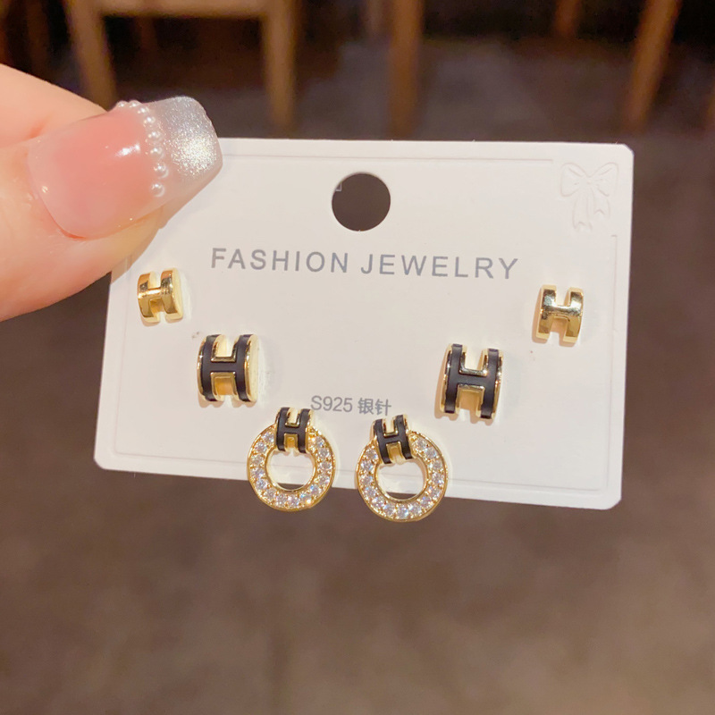 Wholesale of small and fashionable H-letter circular three-piece ear stud earrings with a feminine charm, simple and compact silver needle earrings Specification image