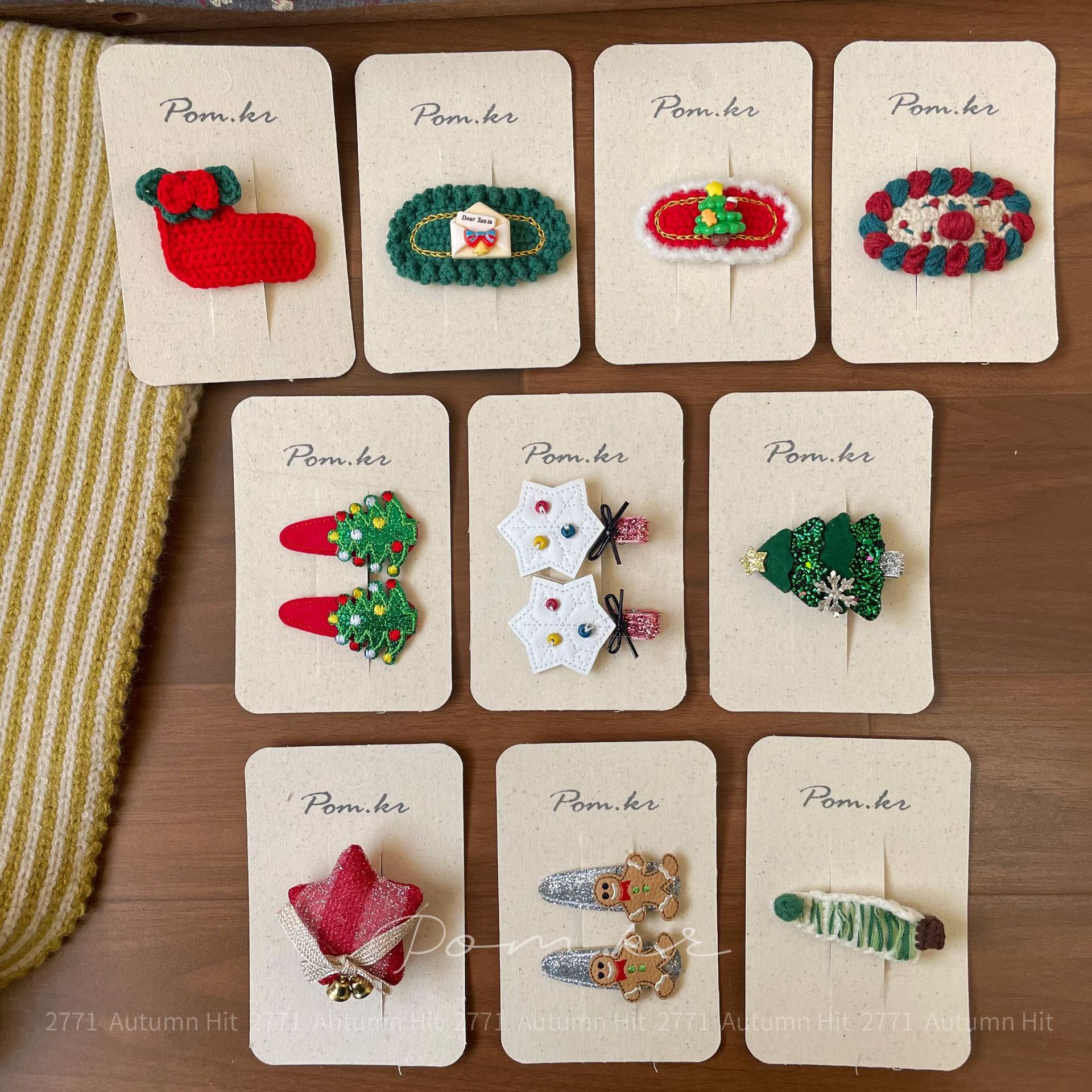 Korean Pom.kr Christmas hairpins, children's holiday knitted hairpins, headwear, fabric handmade bangs clips, side clips Application Scenario