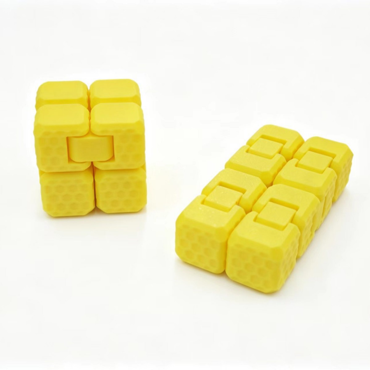 Cross-border Unlimited 2X2 Rubik's Cube, versatile flip Cube, finger stress-relieving puzzle toy gift Application Scenario