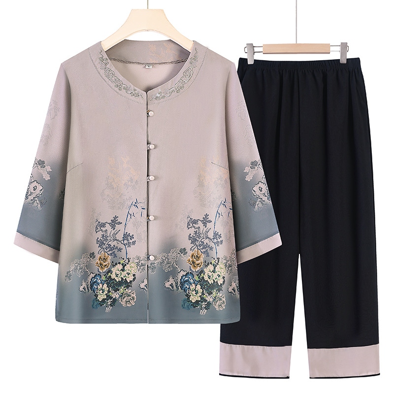 A purple embroidered sportswear top with a Chinese trend and black seven-point yoga pants for a slimming, breathable and casual look details Picture