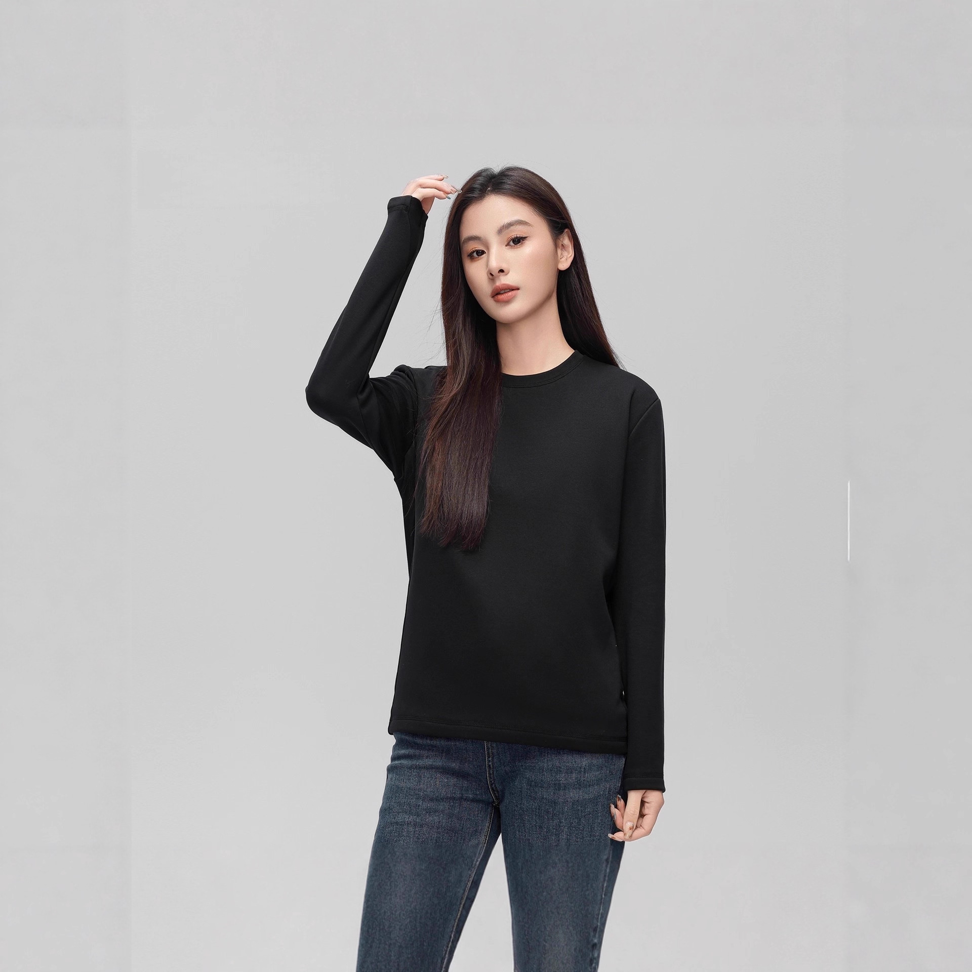 A 90-inch goose down T-shirt for both men and women, a 2025 autumn and winter couple's warm top with a round neck and long sleeves, made of white goose down Specification image