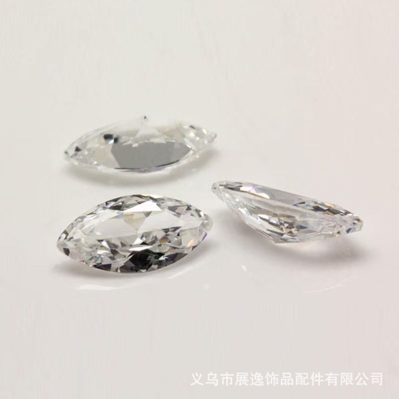 The new nail accessory is a dazzling white pointed-bottom zirconia solid color versatile nail accessory ring details Picture