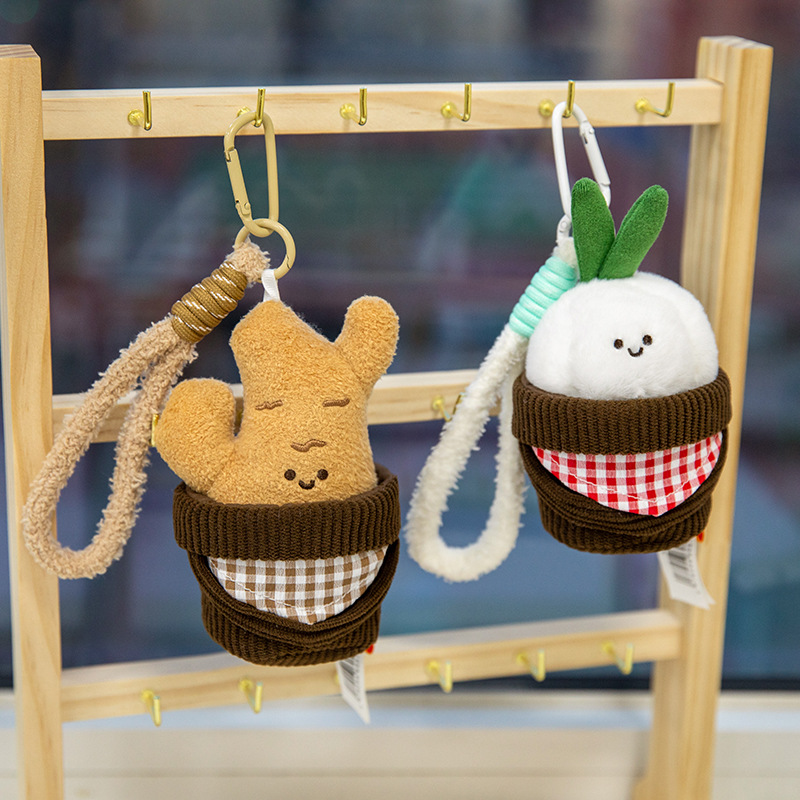 Wholesale of simulated ginger and garlic seasonings, cartoon plush toys, dolls, creative small pendants, bags and pendants