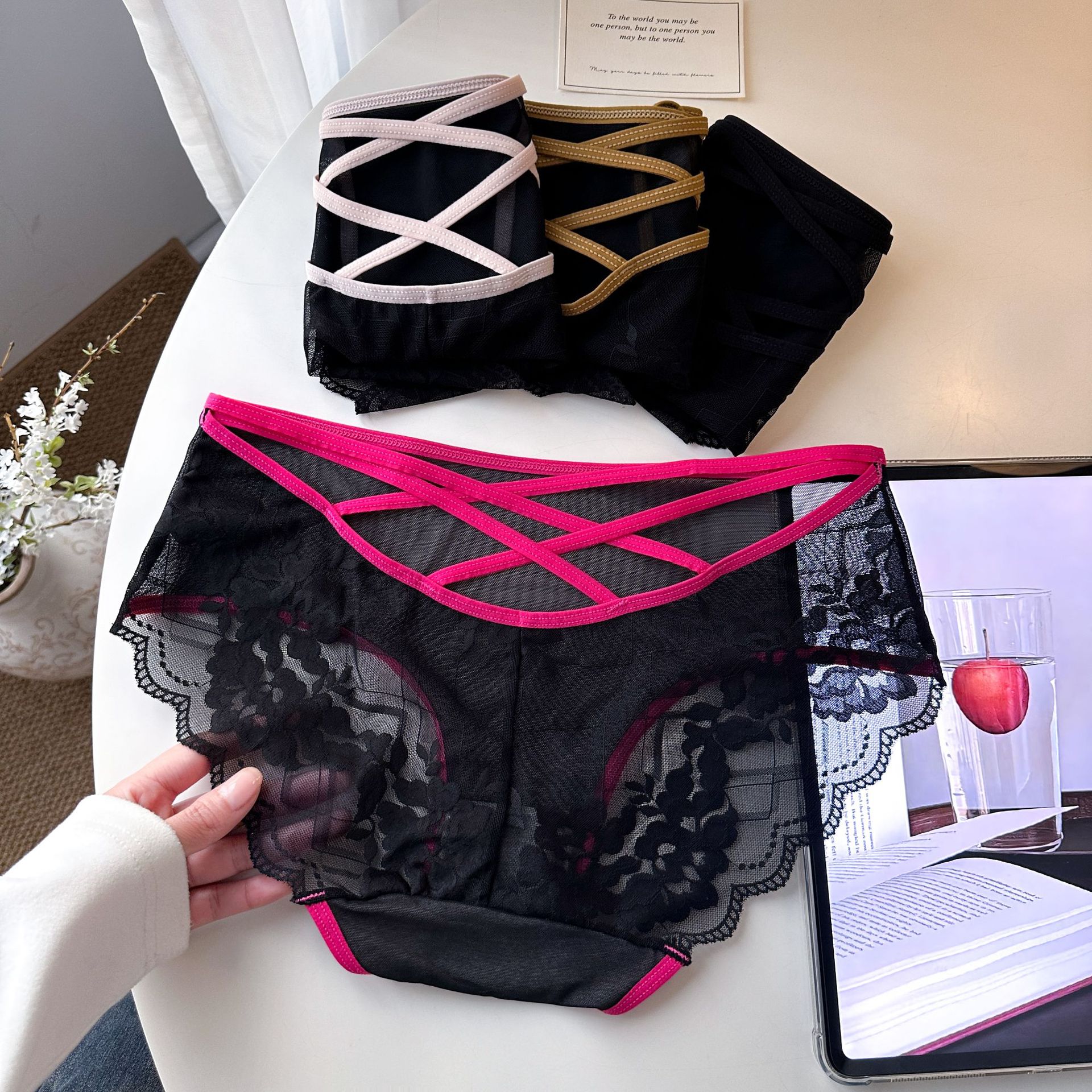 2026 New style one-piece dropshipping, cut-out and color-blocking sexy high-waisted seamless lace underpants, ladies' seductive triangle pants Application Scenario