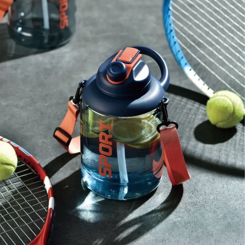 Large-capacity water cup, men's ton-ton bucket, summer sports and fitness outdoor water bottle with handle, high-temperature resistant large-belted cup Application Scenario