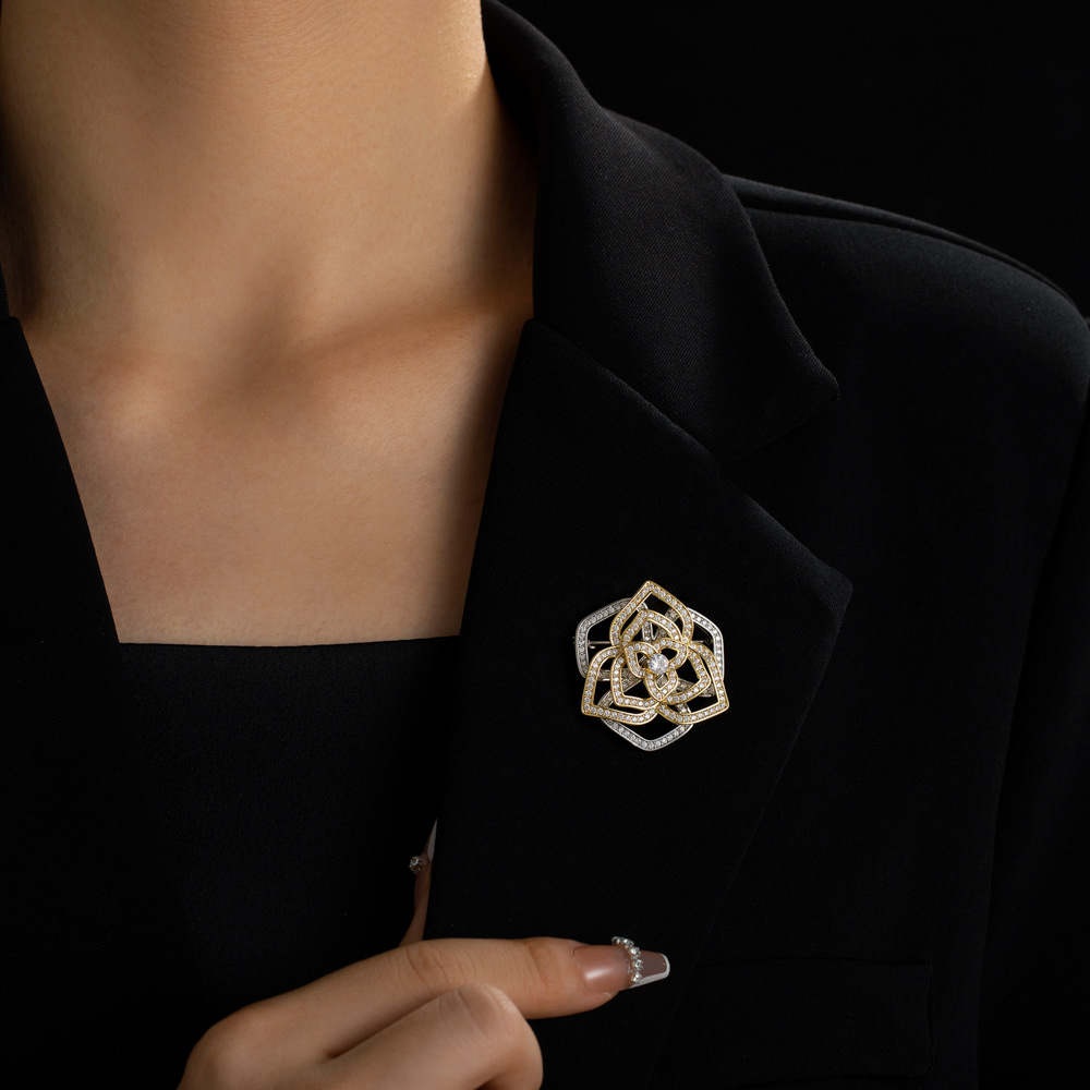 Simple and versatile rotating mountain CHA flower brooch, a fashionable and light luxury style plant and flower brooch with a niche and high-end feel Application Scenario