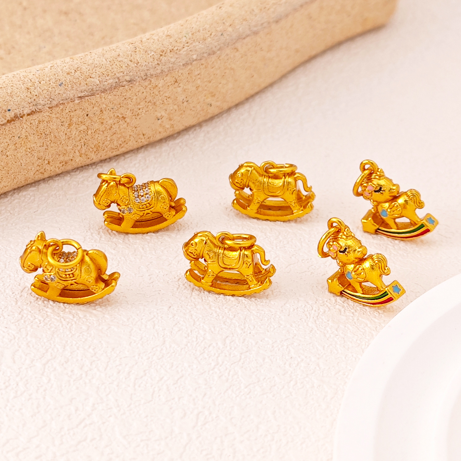 国潮本命年小马吊坠diy沙金配件铜镀24K金项链手链新中式女生肖马细节图