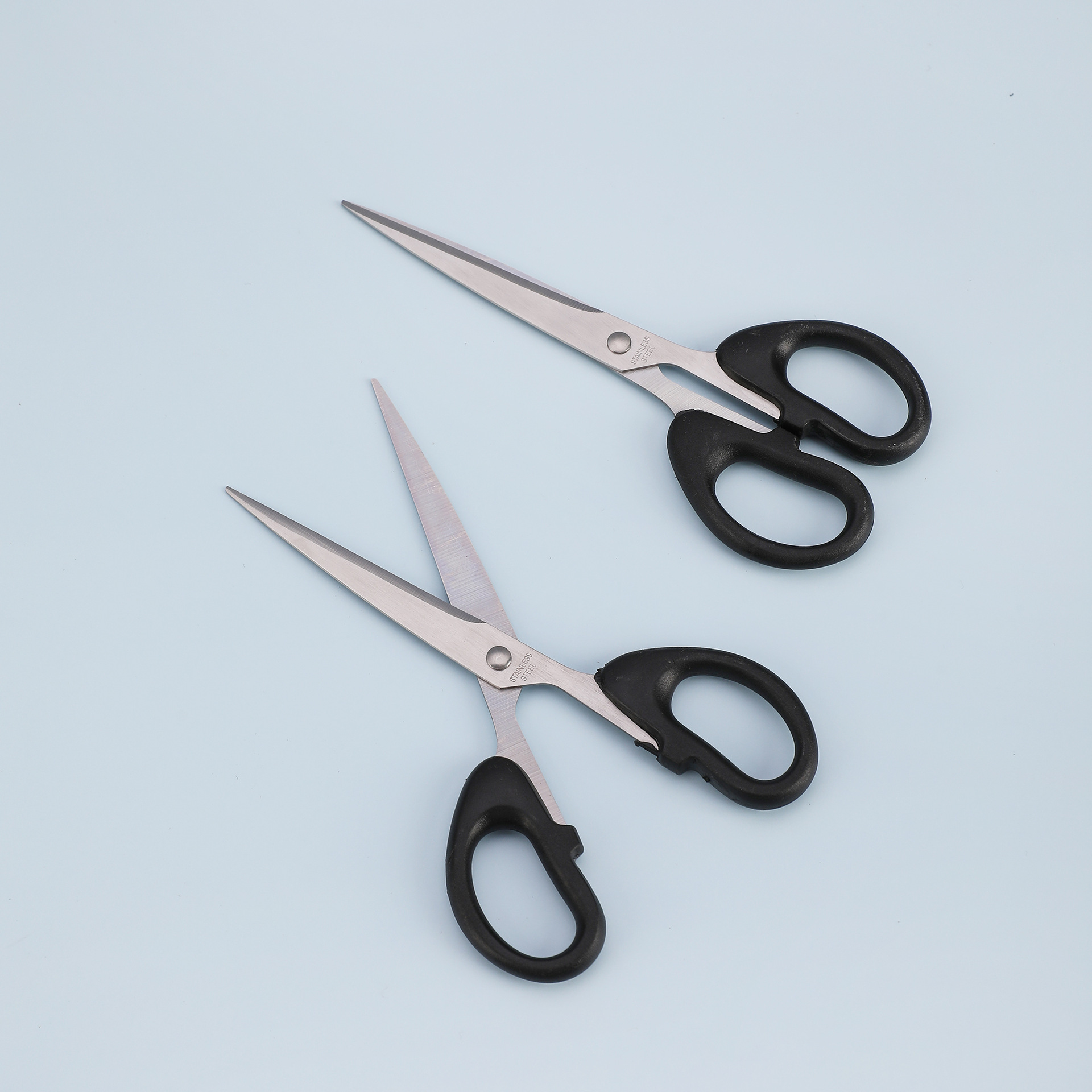 Pioneer 1507 stainless steel household scissors, children's and students' scissors, thread sewing scissors, hand paper-cutting stationery scissors Application Scenario