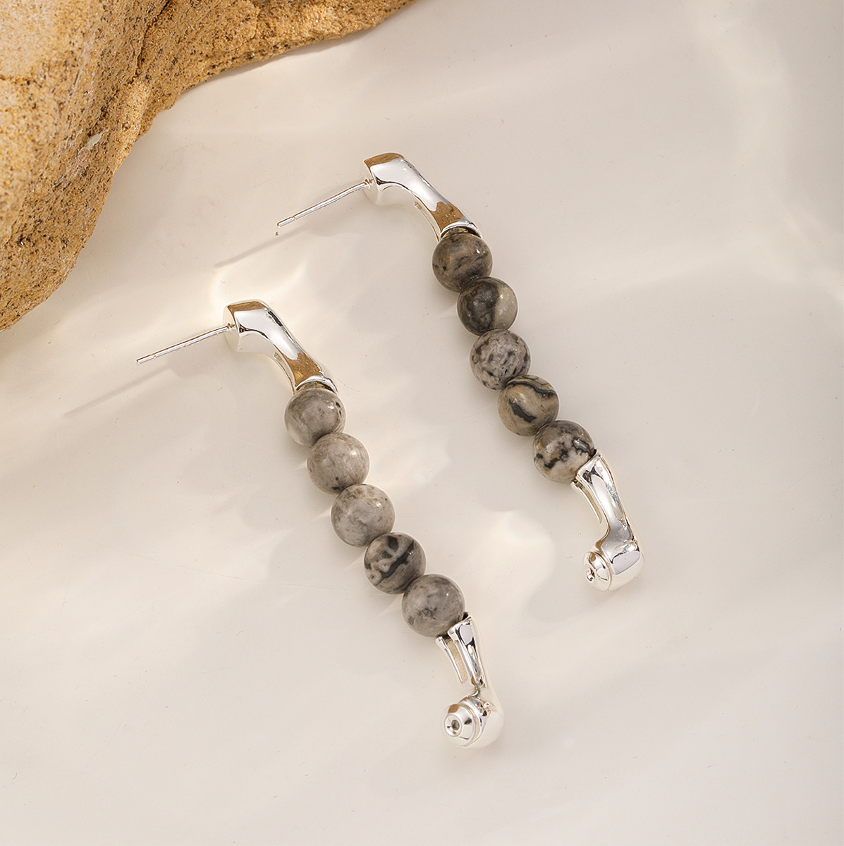 娜莎跨境专供地图石圆珠两带耳环不掉色耳饰设计感小众流苏耳饰产品图