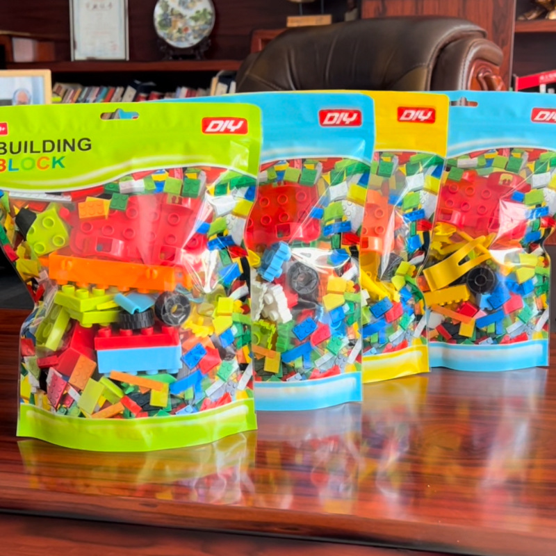 Wholesale of four types of mixed sets of kindergarten desktop toys, baby assembly and building blocks, and educational early education building blocks for boys and girls