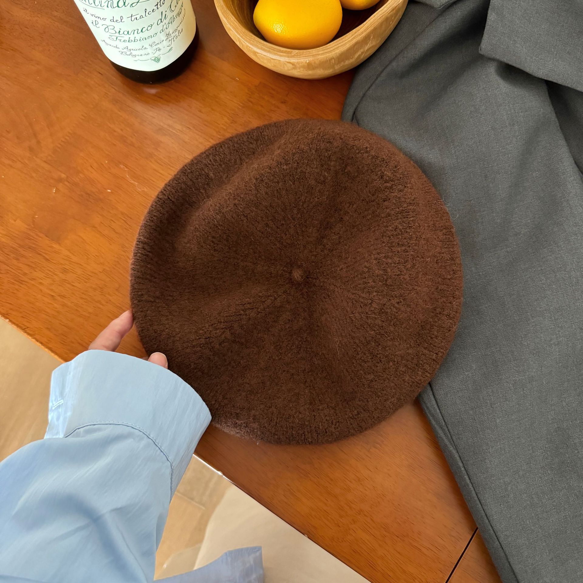 The fluffy fairy-like white rabbit fur beret is a versatile choice for women in autumn and winter. It can be adjusted for warmth. The knitted plush painter hat makes your face look good. The small cold hat is piled up. The Japanese-style rolled-up wool warm knitted bag is super beautiful details Picture