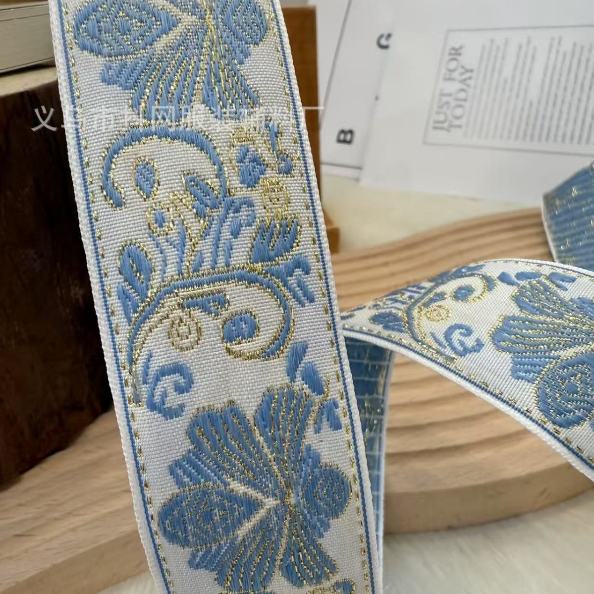 3.5-4cm白底金丝民族风织带手工diy蝴蝶结织带演出服装辅料批发产品图