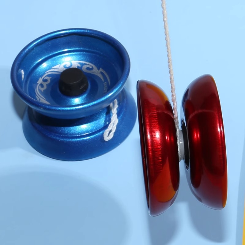 Alloy yo-yos, metal yo-yos, yoyo balls, street stall toys, Douyin same style children's gifts for boys aged 2 to 6 Application Scenario